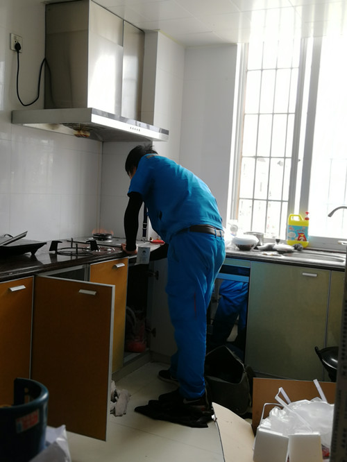 正在進(jìn)行最后的調(diào)試工作_副本.jpg 正在進(jìn)行最后的調(diào)試工作_副本.jpg